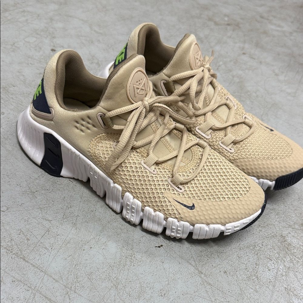 Nike Beige and White Sneakers - Mens 6.5 Worn Twice - LIKE NEW Sneakers